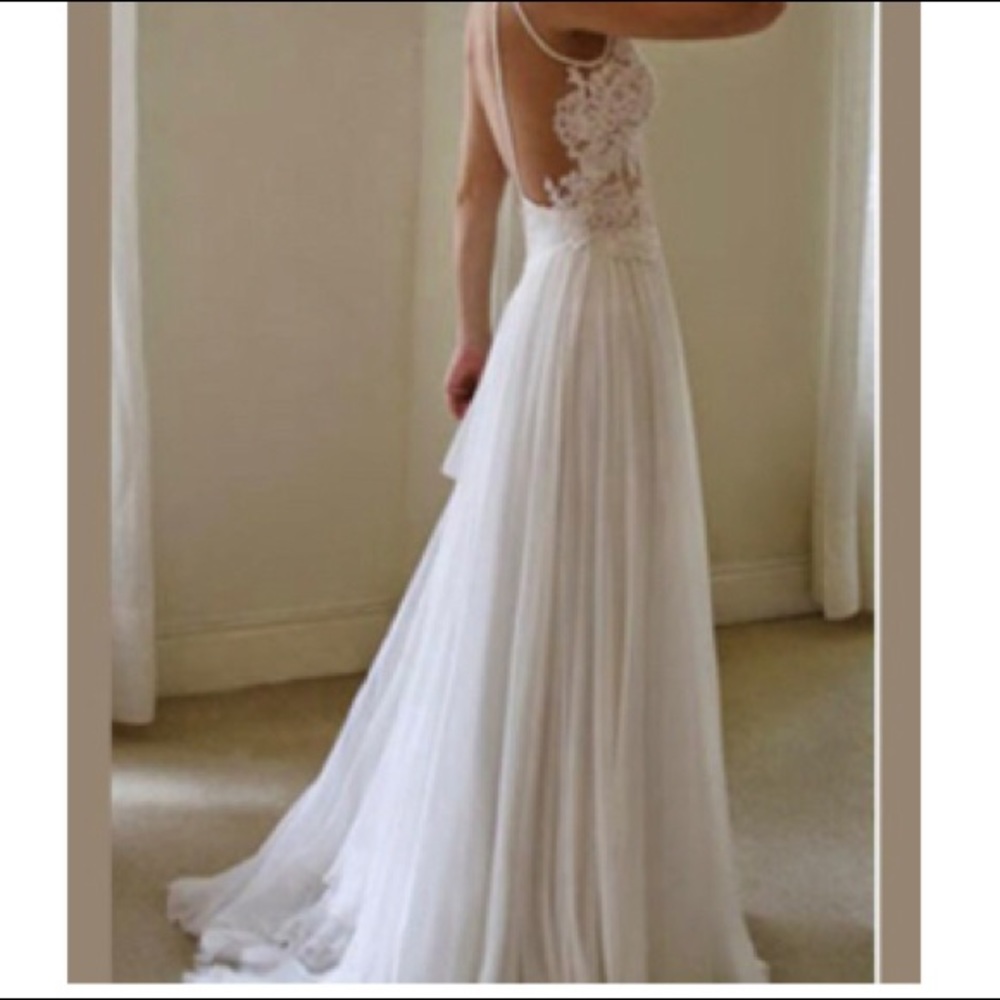 Ivory wedding dress- new, never worn size 2